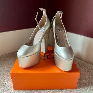 NIB Nikole Ankle Strap Platform Pump Shoes Women Size 39.5 Gold Champagne Color